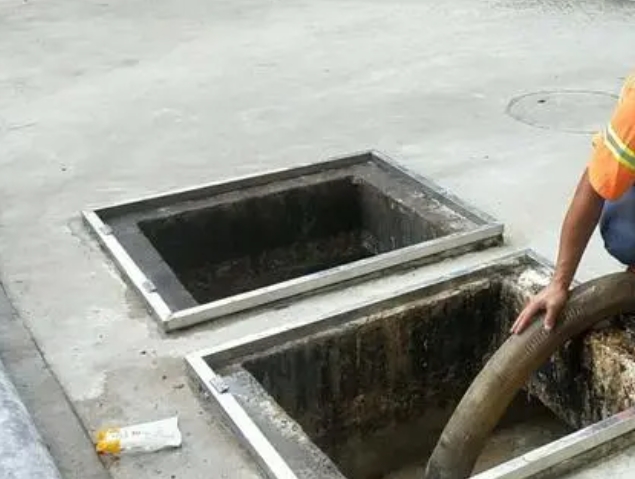 八公山化粪池清理